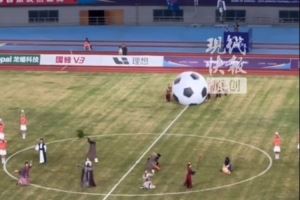 苏超中场表演致敬水浒文化：梁山108将热情登场，武松认真打虎图片